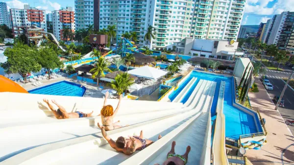 Foto demonstrativa de Clube Privé em Caldas Novas: Piscinas e Toboáguas