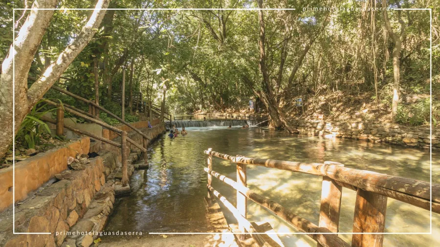 prime-hotel-aguas-da-serra-imagem-galeria-banho-no-rio-quente-dentro-do-condominio-aguas-da-serra-6a6b66f21994e_6a6b66f21993f_3.webp